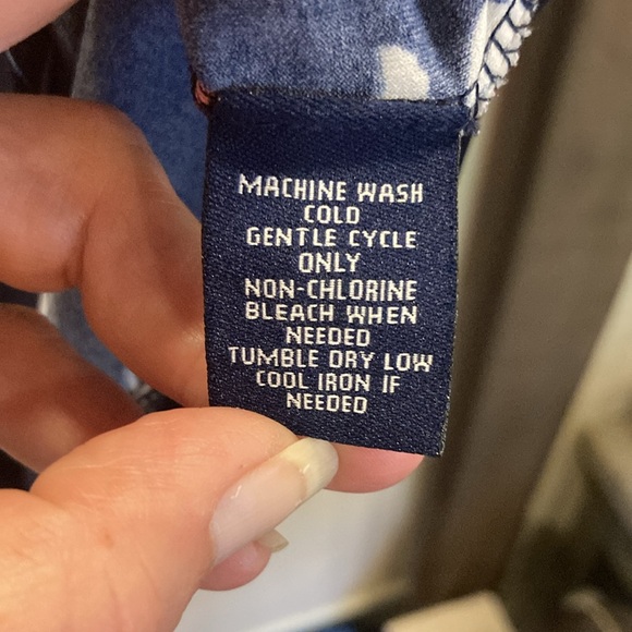 Petite L, Blue floral Chaps Label, v neck blouse - Picture 6 of 7